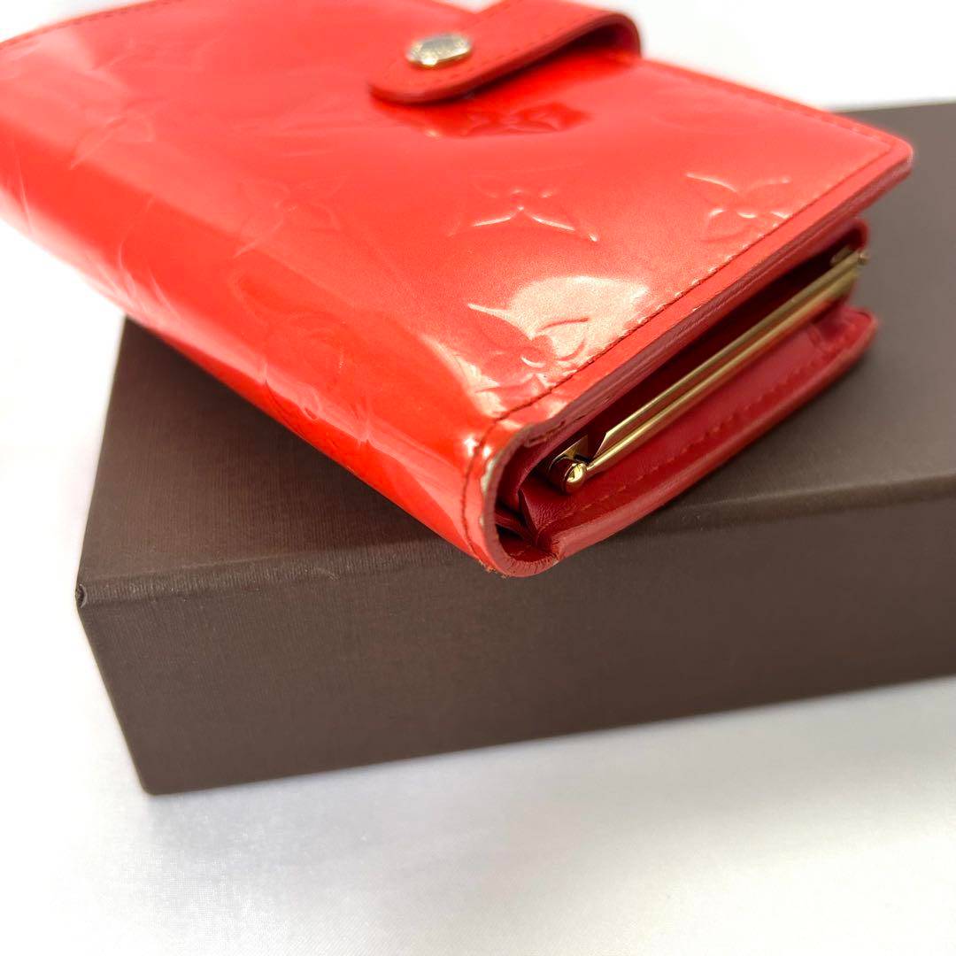 ルイヴィトン ポルトフォイユ・ヴィエノワ ヴェルニ モノグラム がま口二つ折り財布