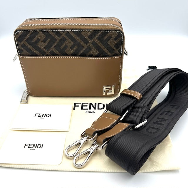 FENDI フェンディ ズッカ柄 スクエアFF キャム オーガナイザー ショルダーバック