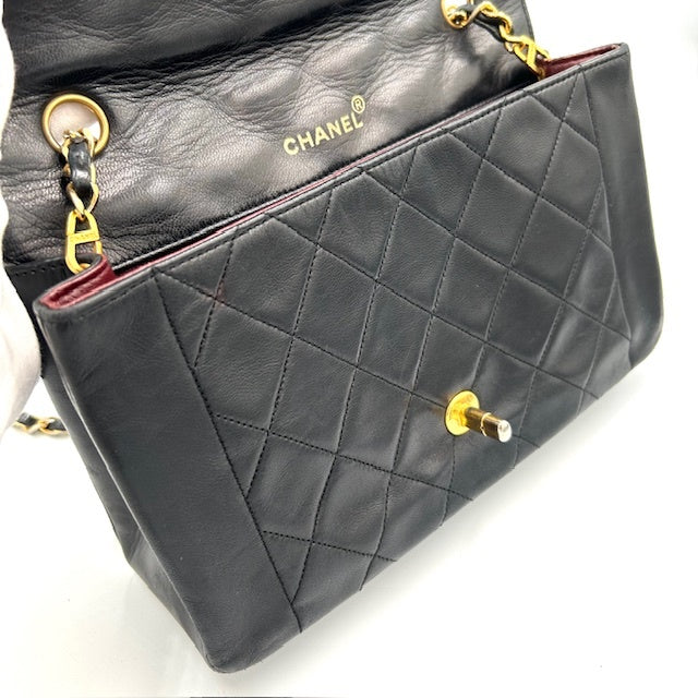 シャネル CHANEL マトラッセ ラムスキン ダイアナ シングルフラップ チェーンショルダーバック