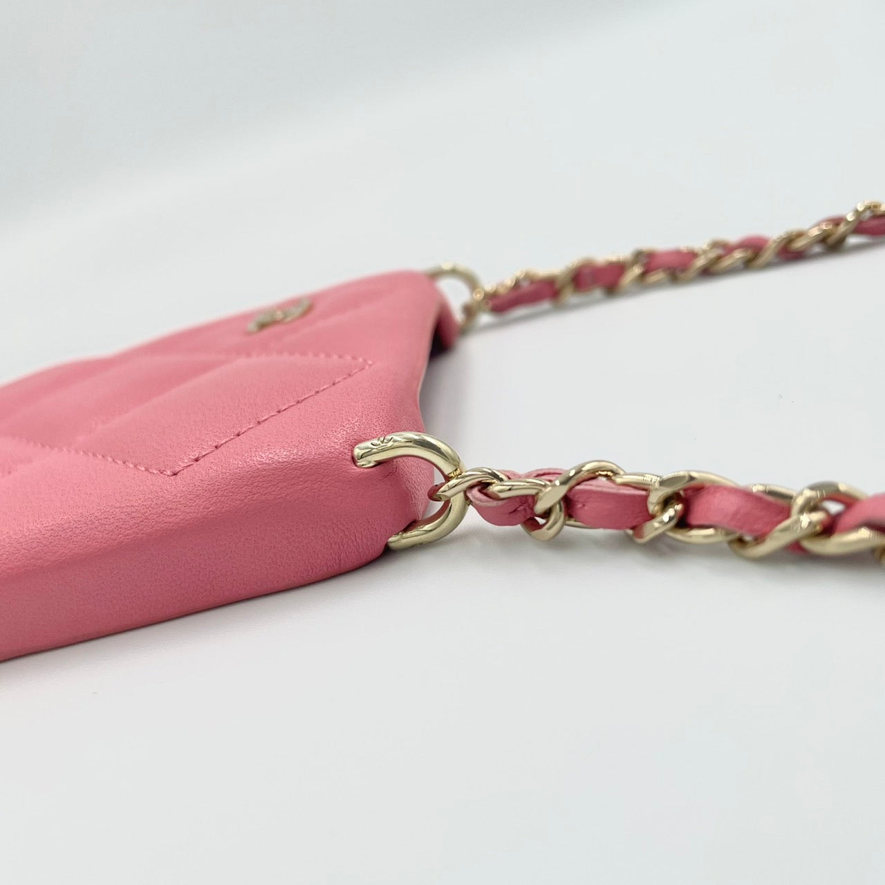 CHANEL シャネル ラムスキン iPhone 14pro ケース ショルダー