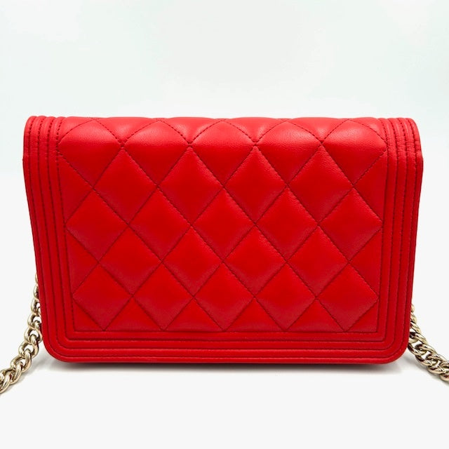 シャネル CHANEL ボーイシャネル マトラッセ ラムスキン チェーンウォレット