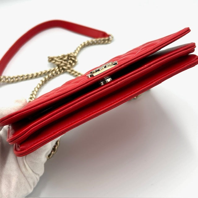 シャネル CHANEL ボーイシャネル マトラッセ ラムスキン チェーンウォレット