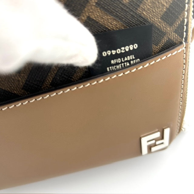 FENDI フェンディ ズッカ柄 スクエアFF キャム オーガナイザー ショルダーバック