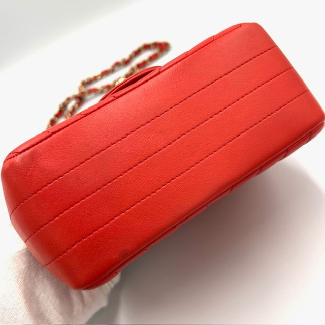 シャネル CHANEL Vステッチ シェブロン ラムスキン チェーンショルダー ミニバック