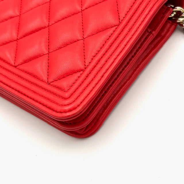 シャネル CHANEL ボーイシャネル マトラッセ ラムスキン チェーンウォレット