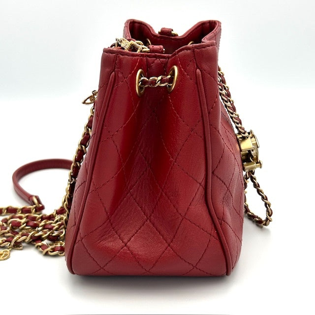 シャネル CHANEL マトラッセ ラムスキン エジプティアン アミュレット チェーンショルダーバック