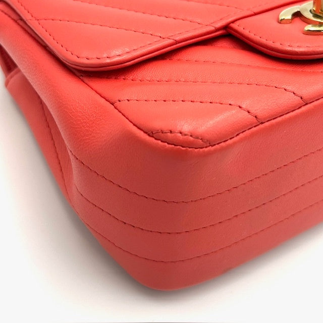 シャネル CHANEL Vステッチ シェブロン ラムスキン チェーンショルダー ミニバック