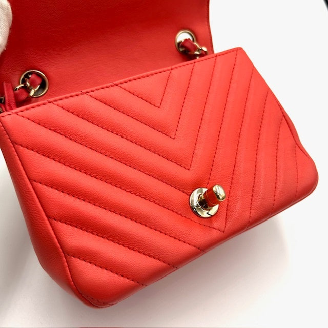 シャネル CHANEL Vステッチ シェブロン ラムスキン チェーンショルダー ミニバック