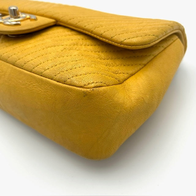 シャネル CHANEL Vステッチ シェブロン ラムスキン チェーンショルダーバッグ