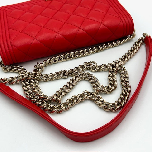 シャネル CHANEL ボーイシャネル マトラッセ ラムスキン チェーンウォレット