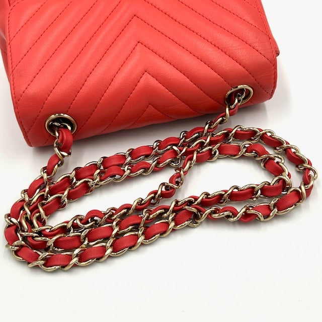 シャネル CHANEL Vステッチ シェブロン ラムスキン チェーンショルダー ミニバック