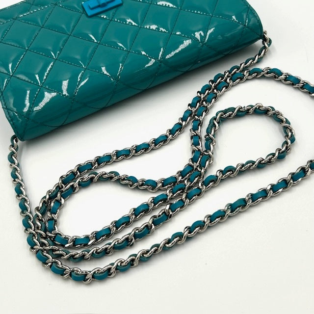 シャネル CHANEL マトラッセ パテント 2.55 チェーンウォレット