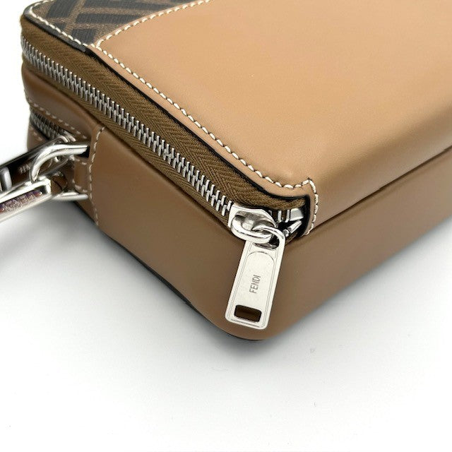 FENDI フェンディ ズッカ柄 スクエアFF キャム オーガナイザー ショルダーバック