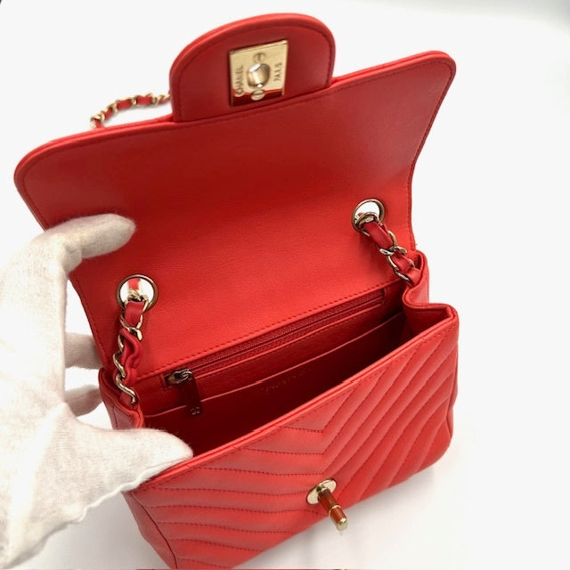 シャネル CHANEL Vステッチ シェブロン ラムスキン チェーンショルダー ミニバック