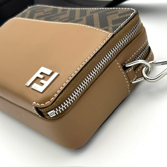 FENDI フェンディ ズッカ柄 スクエアFF キャム オーガナイザー ショルダーバック