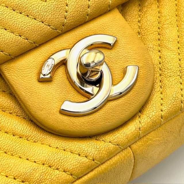 シャネル CHANEL Vステッチ シェブロン ラムスキン チェーンショルダーバッグ