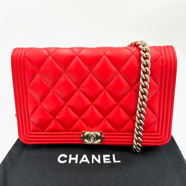 シャネル CHANEL ボーイシャネル マトラッセ ラムスキン チェーンウォレット