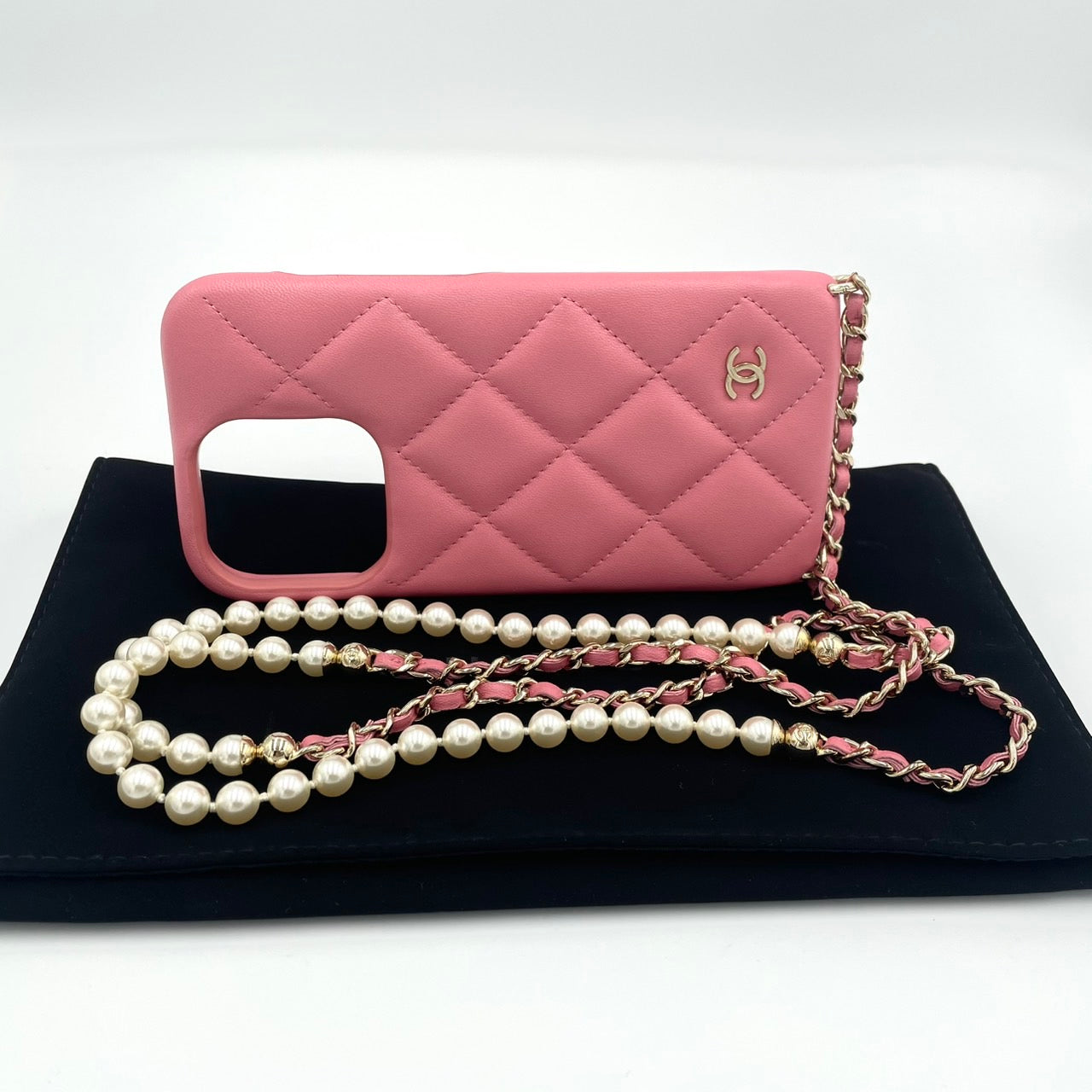 美品 CHANEL iPhone 14 Pro ケース ラムスキン パール CHANEL - 美品 CHANEL iPhone 14 Pro ケース ラムスキン パール