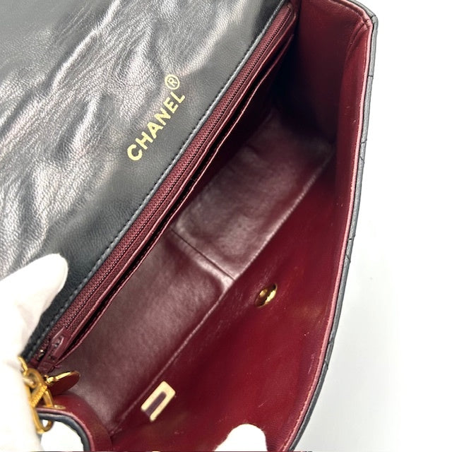 シャネル CHANEL マトラッセ ラムスキン ダイアナ シングルフラップ チェーンショルダーバック