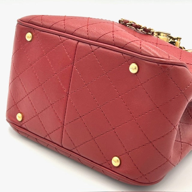 シャネル CHANEL マトラッセ ラムスキン エジプティアン アミュレット チェーンショルダーバック