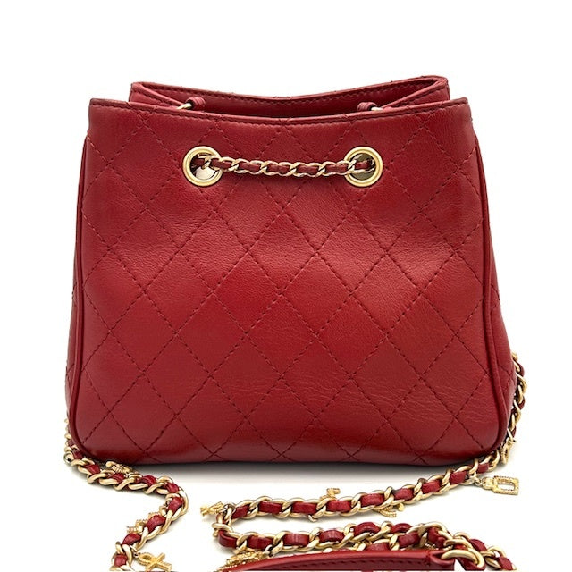 シャネル CHANEL マトラッセ ラムスキン エジプティアン アミュレット チェーンショルダーバック