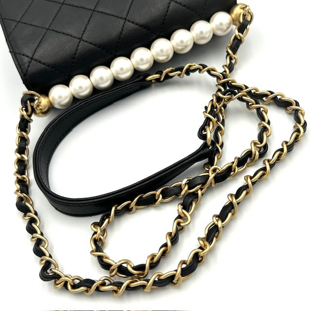 シャネル CHANEL マトラッセ ラムスキン パール チェーンショルダーバッグ