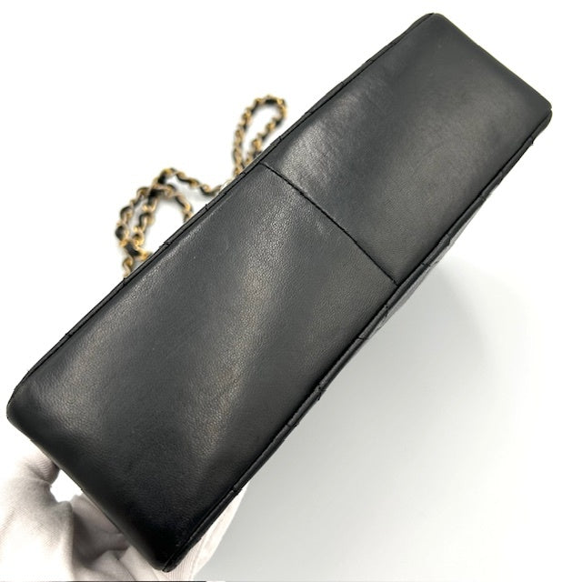 シャネル CHANEL マトラッセ ラムスキン ダイアナ シングルフラップ チェーンショルダーバック