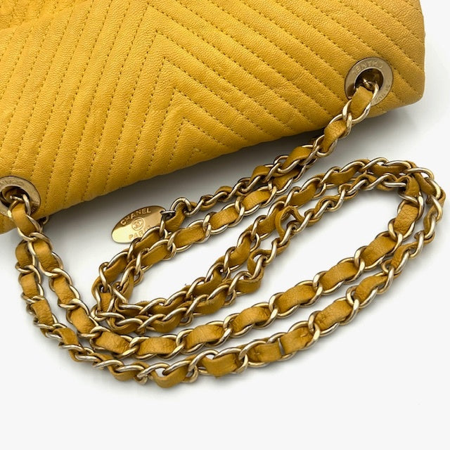 シャネル CHANEL Vステッチ シェブロン ラムスキン チェーンショルダーバッグ