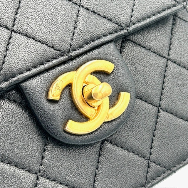 シャネル CHANEL マトラッセ ラムスキン パール チェーンショルダーバッグ